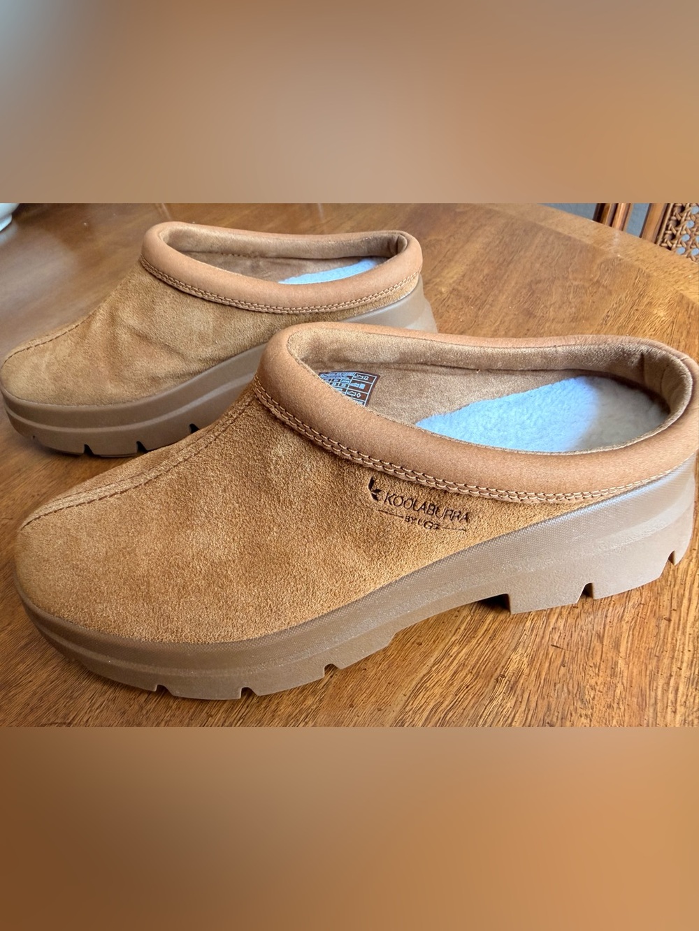 Koolaburra by UGG Women’s Tan Suede Slip-On Clog Mules Like New